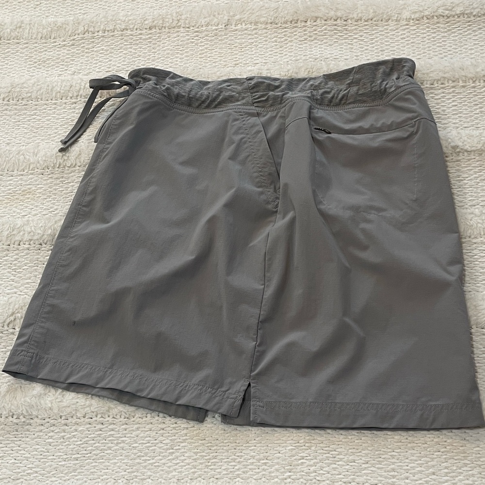 Duluth trading Co grey skort skirt attached shorts stretch women’s size 14 - Picture 10 of 14
